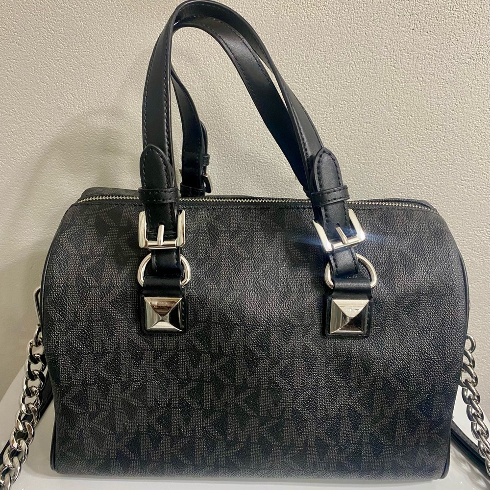 SOLD!! Michael Kors Grayson Medium Chain Signature Satchel, Wristlet, & Dust Bag - Picture 5 of 14